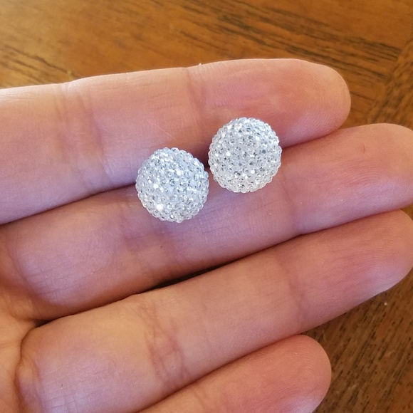 NWOT Globe Studs - Picture 4 of 6